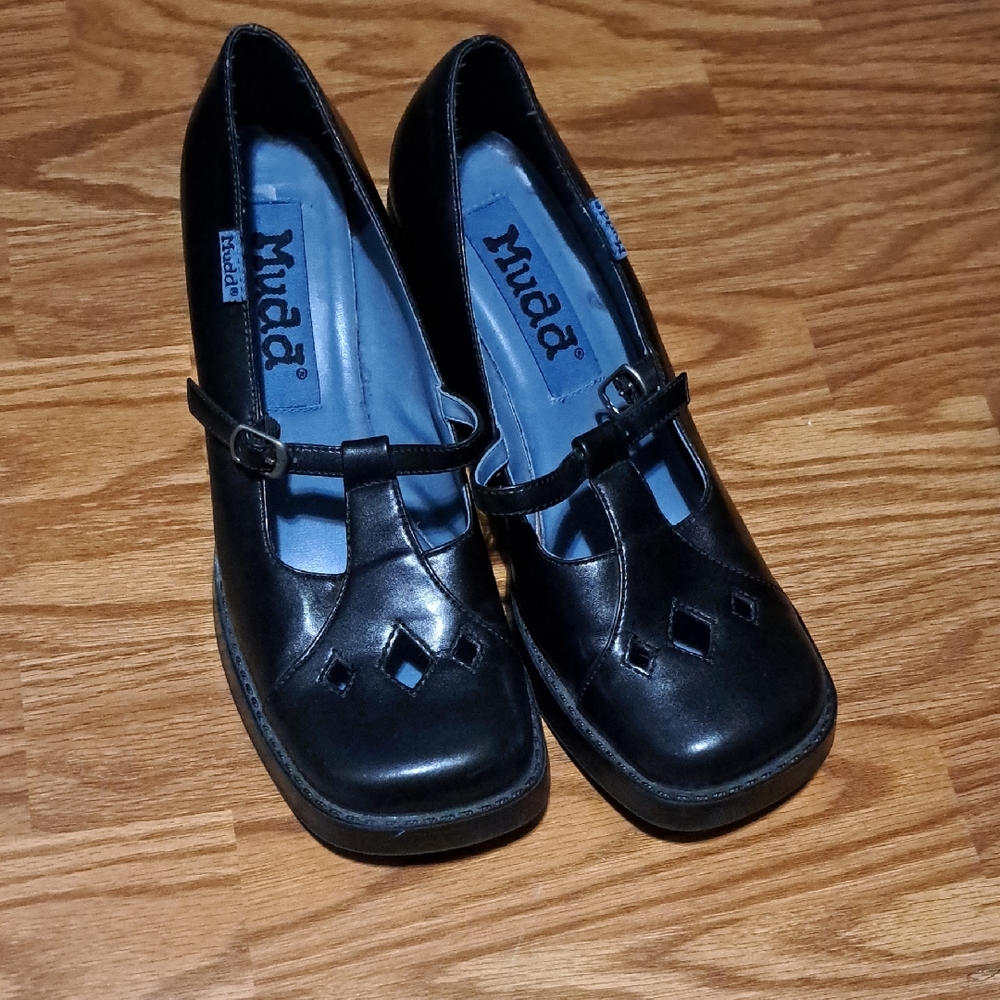 Mudd Black Chuncky Heels with Cutout Design